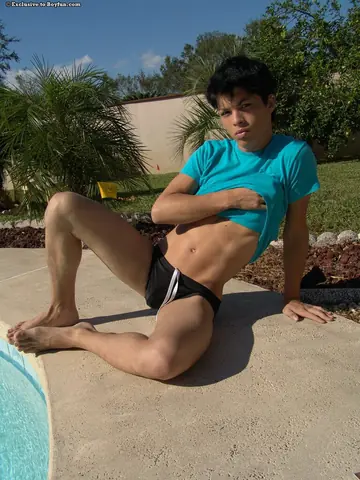 Thick Guy Strips Poolside and Shows His Body