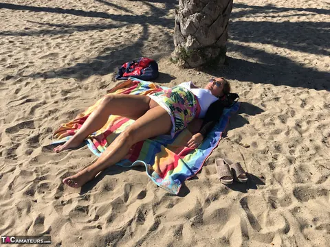 Nudechrissy: Curvy Blonde MILF Flashes Her Big Tits on the Beach – photo 2 of 19