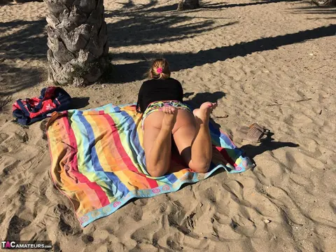 Nudechrissy: Curvy Blonde MILF Flashes Her Big Tits on the Beach – photo 14 of 19