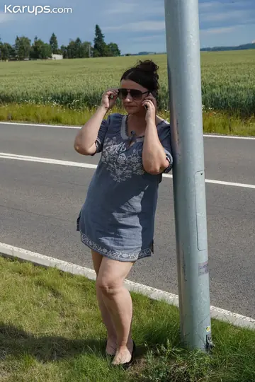 Eveline Magic – Mature Hairy MILF Gives a Blowjob Outdoors