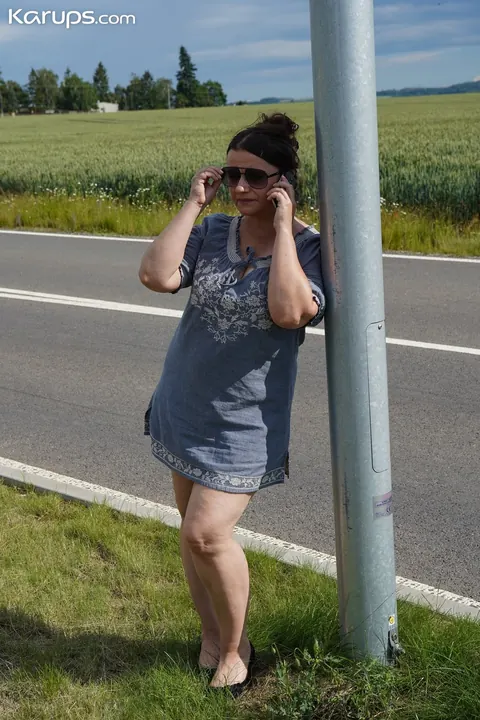 Eveline Magic: Mature Hairy MILF Gives a Blowjob Outdoors – photo 1 of 20