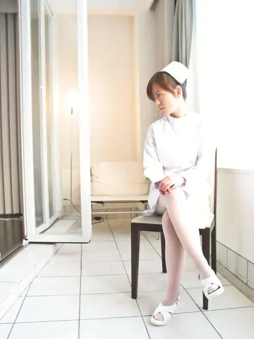 Miina Minamoto – Japanese Nurse in Pantyhose Gets Fingered