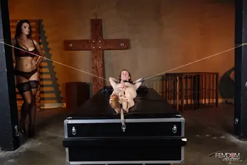 Alison Tyler – Tall Tattooed Brunette Jerks Off Restrained Man in Dungeon