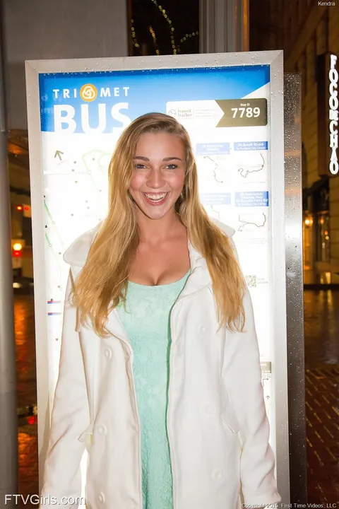 Kendra Sunderland: Tall Slim Blonde Flashes Her Big Tits Outdoors – photo 4 of 20