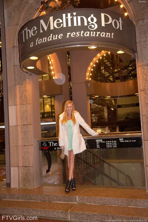 Kendra Sunderland: Tall Slim Blonde Flashes Her Big Tits Outdoors – photo 2 of 20