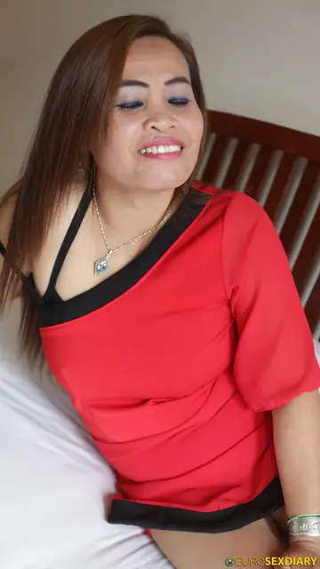 Thai MILF Undresses for POV Missionary and a Cumshot