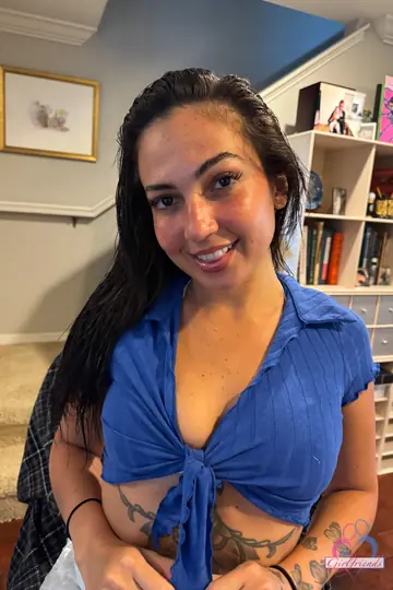 Woman Strips Nude and Poses to Display Her Trimmed Pussy