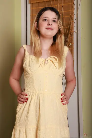 BBW Blonde Undresses and Spreads Her Ass for Anal
