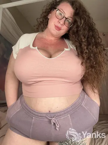 Curvy Woman Fingers Her Pussy and Uses a Dildo