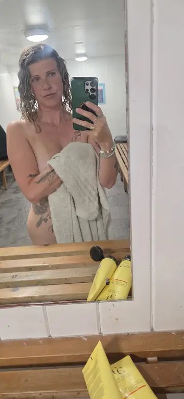 Curvy MILF Takes a Nude Selfie in the Bathroom
