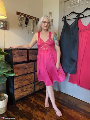 BBW Blonde in Lingerie and Glasses Bares Her Saggy Tits