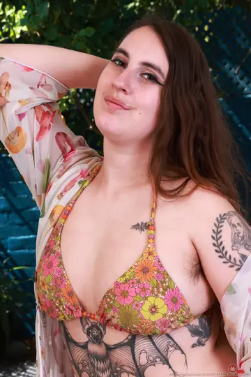 Mature Curvy Woman Poses Naked and Shows Her Hairy Pussy on the Porch
