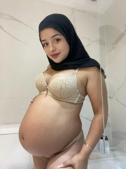 Pregnant Arab BBW Poses Nude Showing Her Belly – photo 9 of 13