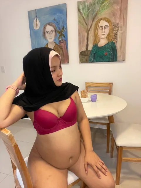 Pregnant Arab BBW Poses Nude Showing Her Belly – photo 7 of 13