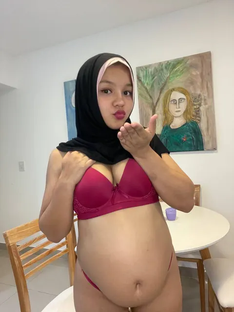 Pregnant Arab BBW Poses Nude Showing Her Belly – photo 8 of 13