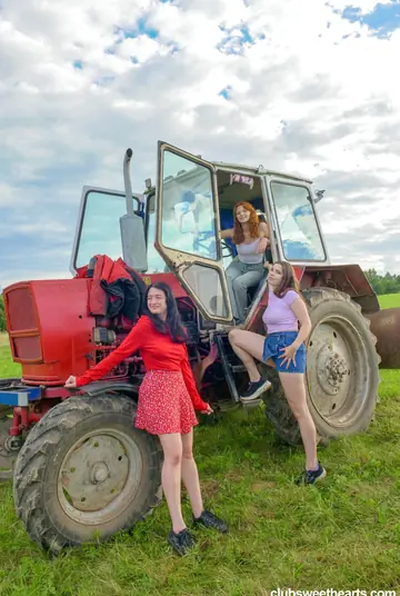 Anna Sugar – Busty Redhead and Two Curvy European Women Have a Lesbian Threesome