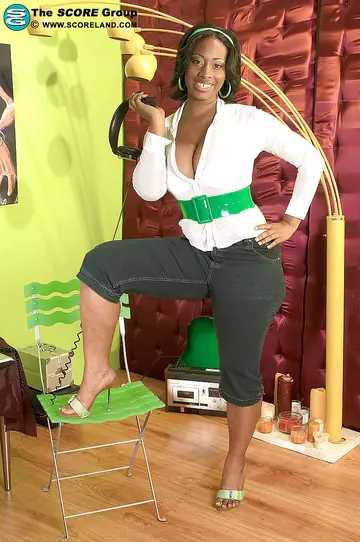 Danesha Marquel – Busty Ebony Brunette Strips Out of Her Jeans to Toy Her Hairy Pussy