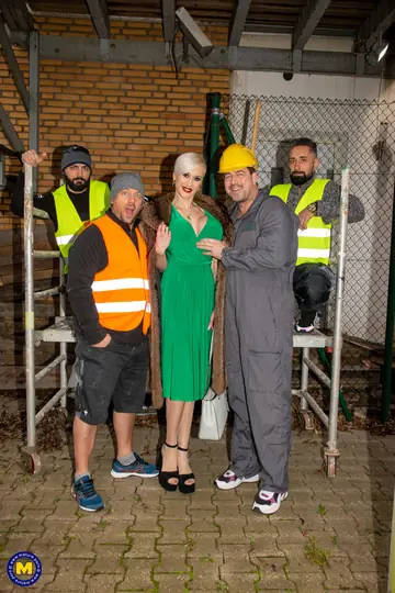 Tanya Virago – Tall Russian MILF Takes a Gangbang and a Facial