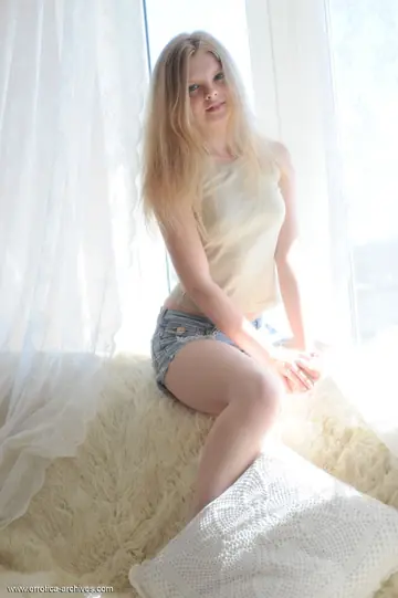 Pale European Blonde Strips Off Her Shorts and Spreads