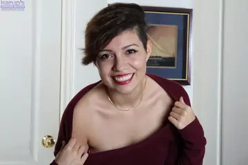 Natalie Odom – Amateur Brunette Bares Her Big Natural Tits and Hairy Pussy