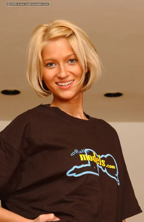 Slim Short-Haired Blonde Spreads Her Pussy – photo 4 of 14
