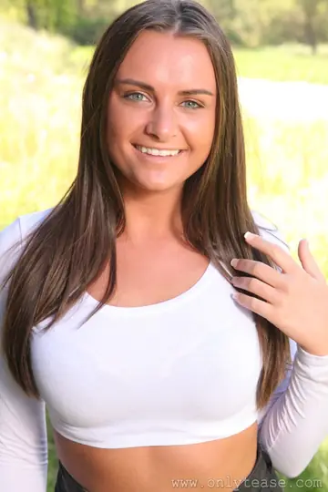 PAWG in Pantyhose and Shorts Spreads Outdoors