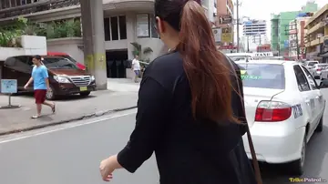Filipina Amateur Has Sex and Kisses in a Hotel