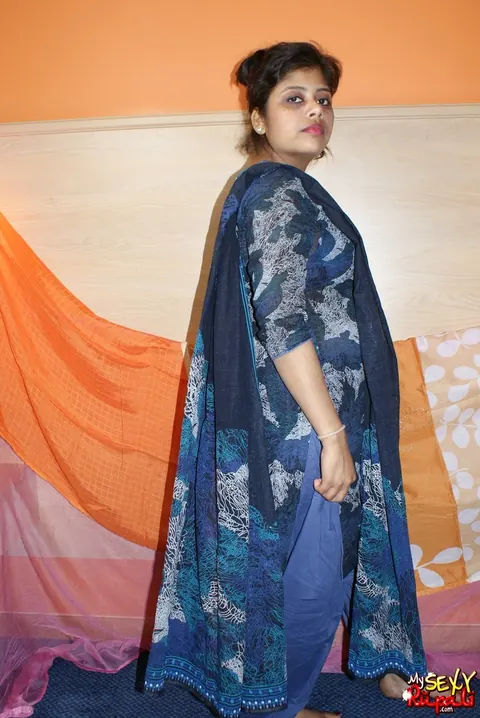 Indian BBW Pulls Aside Her Thong and Bares Her Breasts – photo 2 of 15