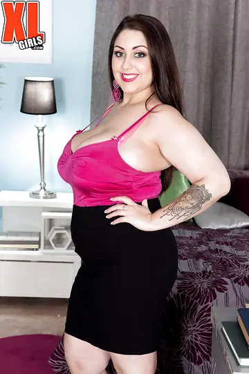 BBW Shows Her Big Natural Tits and Shaved Pussy