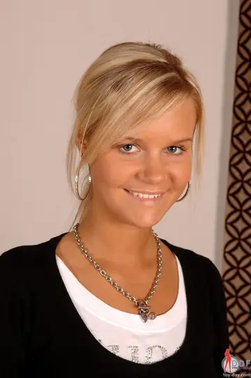 Tanned Blonde Strips Out of Her Lingerie and Jeans to Spread Her Pussy