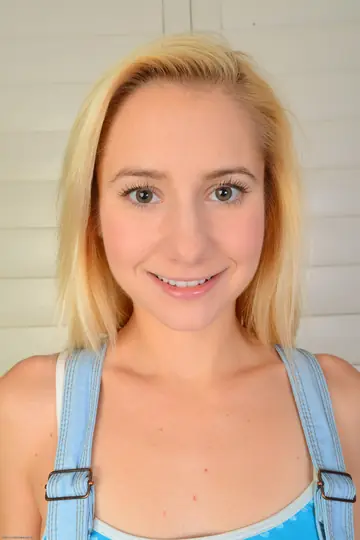 Odette Delacroix – Petite Blonde Bares All and Shows Her Shaved Pussy