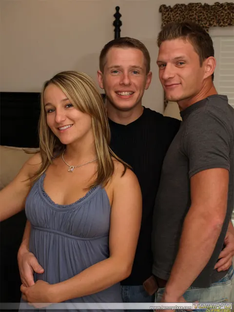 Three Men Share a Gay Threesome Outdoors – photo 9 of 20