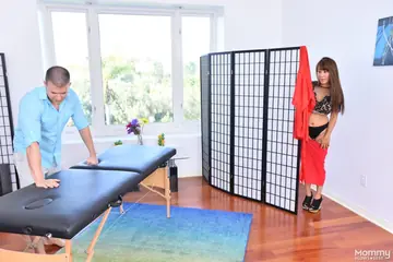 Tiffany Rain – Busty Asian MILF Gives a Blowjob and Handjob to Her Masseur Outdoors