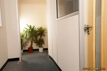 Michelle Thorne – Blonde British MILF Sucks BBC in a Threesome