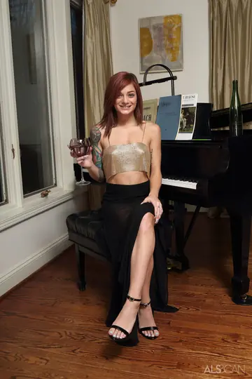 Roxy Ryder – Redhead MILF in High Heels Spreads and Fists Her Pussy