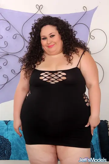 Jayden Heart – Curly-Haired BBW with Big Tits Rides Cowgirl and Takes a Facial on the Sofa