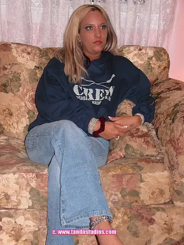 Lexxi Meyers – Blonde MILF Strips Out of Her Jeans and Fingers Her Pussy at the Casting