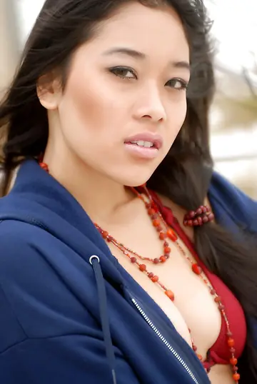 Annie Tee – Latina Brunette Strips Out of Her Lingerie and Poses Nude Outdoors