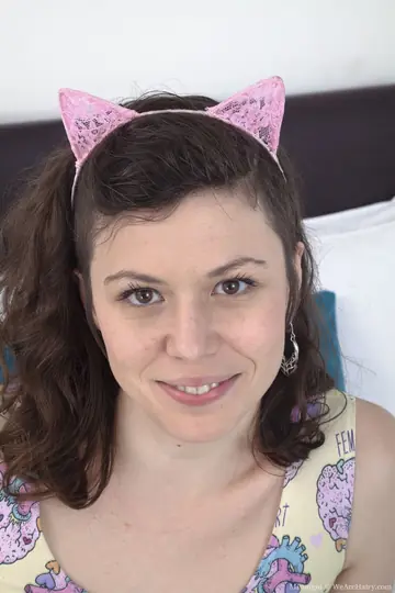 Thick Brunette Spreads Her Hairy Pussy and Shows Anal