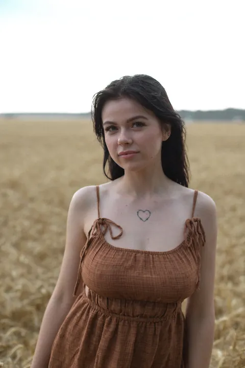 Skinny Amateur Strips and Poses Nude in a Wheat Field – photo 4 of 20