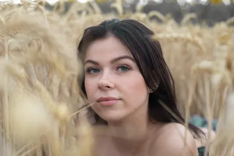 Skinny Amateur Strips and Poses Nude in a Wheat Field – photo 6 of 20