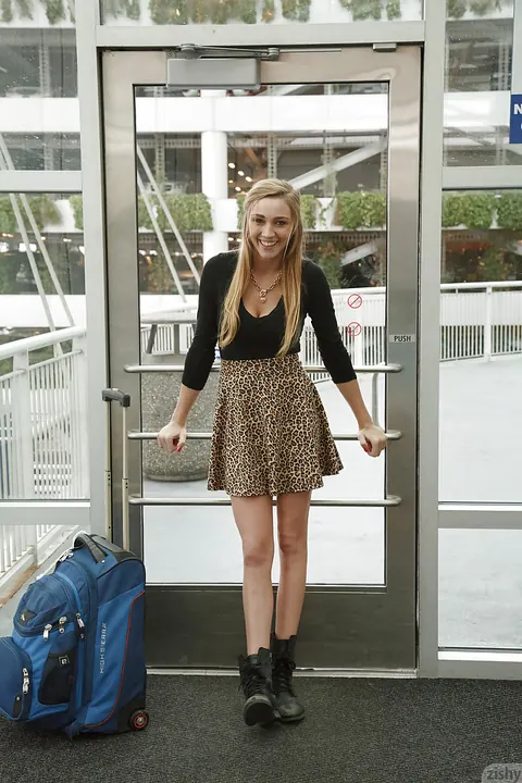 Kendra Sunderland: Tall Busty Blonde Flashes Her Pierced Tits Outdoors in Boots – photo 6 of 11