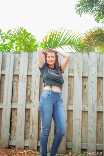 Andy Adams – Thick Redhead MILF Strips Out of Her Jeans and Top in the Yard