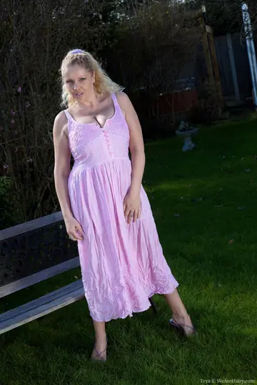 Mature BBW Spreads Her Hairy Pussy Outdoors