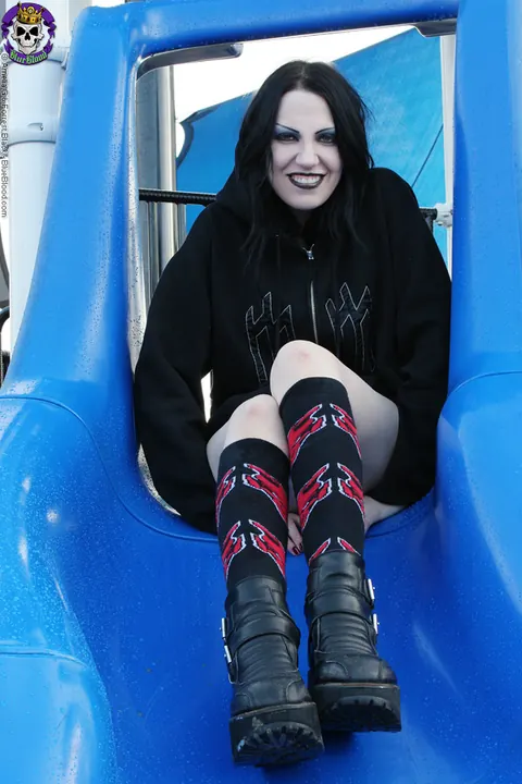 Brunette Latina MILF Spreads Wide on a Playground – photo 12 of 15