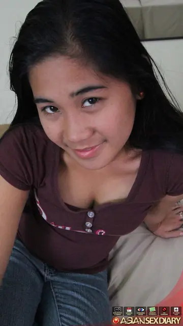 Curvy Filipina Takes a Creampie in Jeans