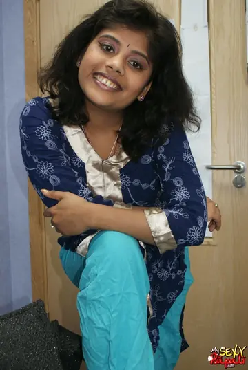 Indian BBW Undresses Naked for a Photo Shoot
