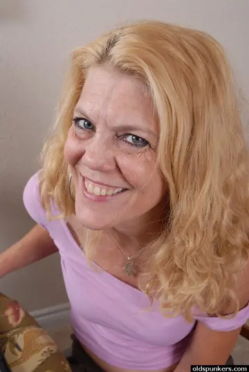 Thick Blonde MILF Spreads Her Shaved Pussy in the Kitchen