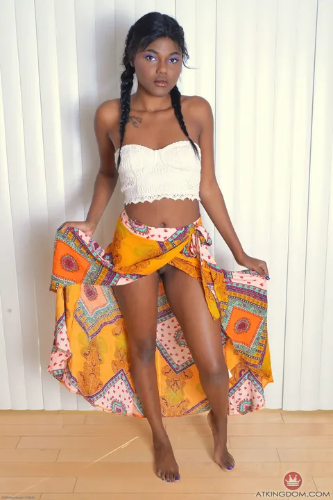 Yara Skye: Slim Ebony Brunette Bares Her Shaved Pussy – photo 1 of 20