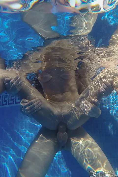 Martina Gold: Busty Brunette MILF Takes Anal in the Pool – photo 11 of 14